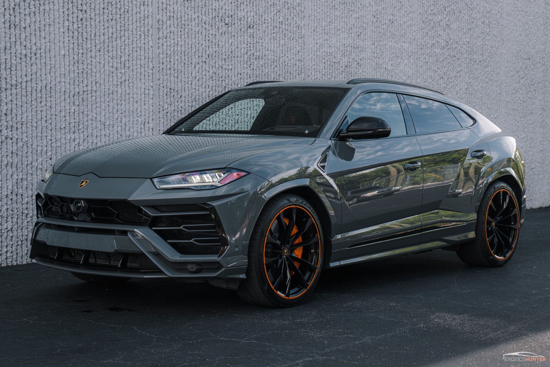 Grigio Telesto Pearl 2022 Lamborghini Urus SUV / Crossover All-Wheel Drive 8-Speed Automatic