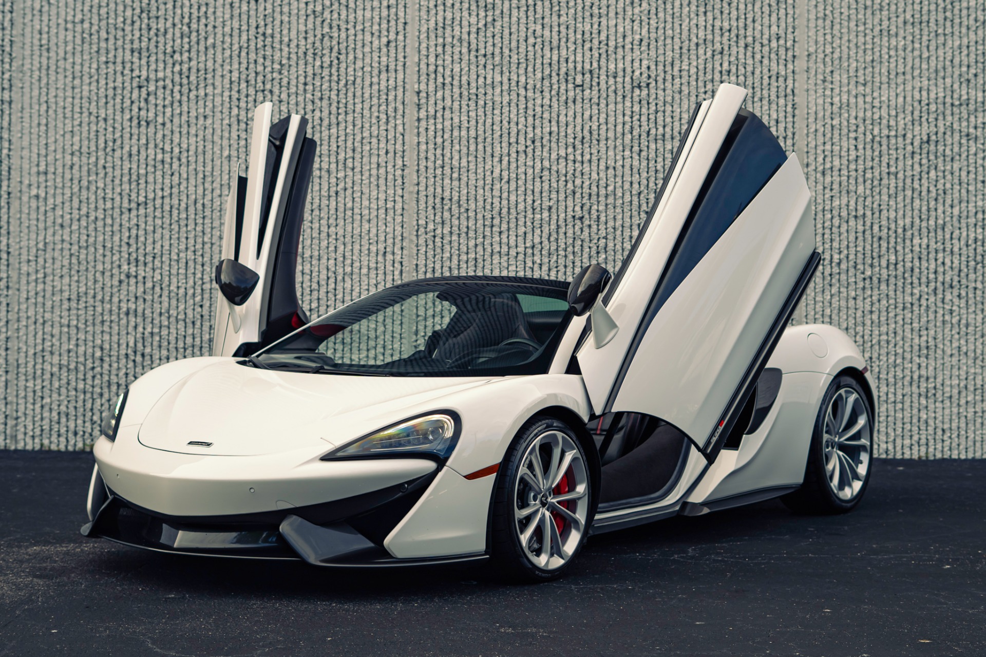White 2019 McLaren 570S Spider RWD Convertible Rear-Wheel Drive 7-Speed Automatic