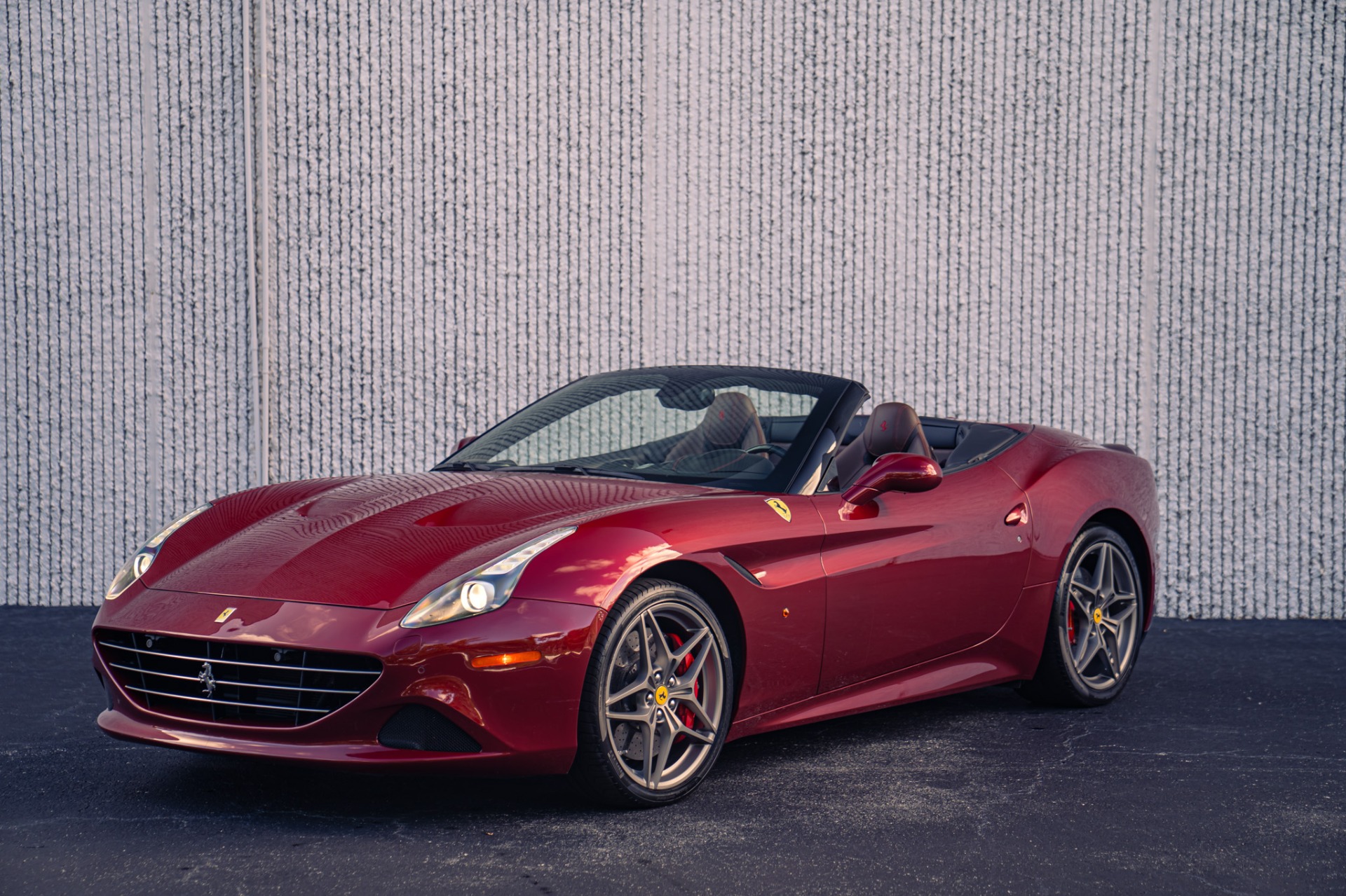 Rosso California 2016 Ferrari California T Convertible Rear-Wheel Drive 7-Speed Manual