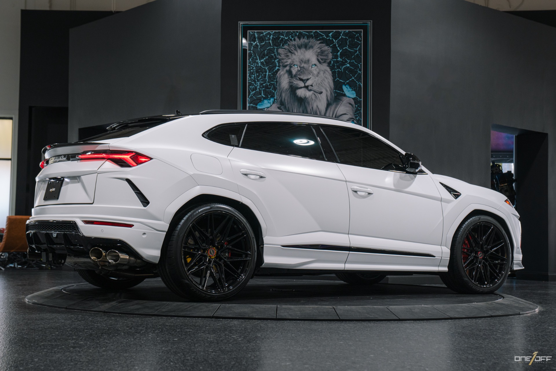 2019 Lamborghini Urus photo 3