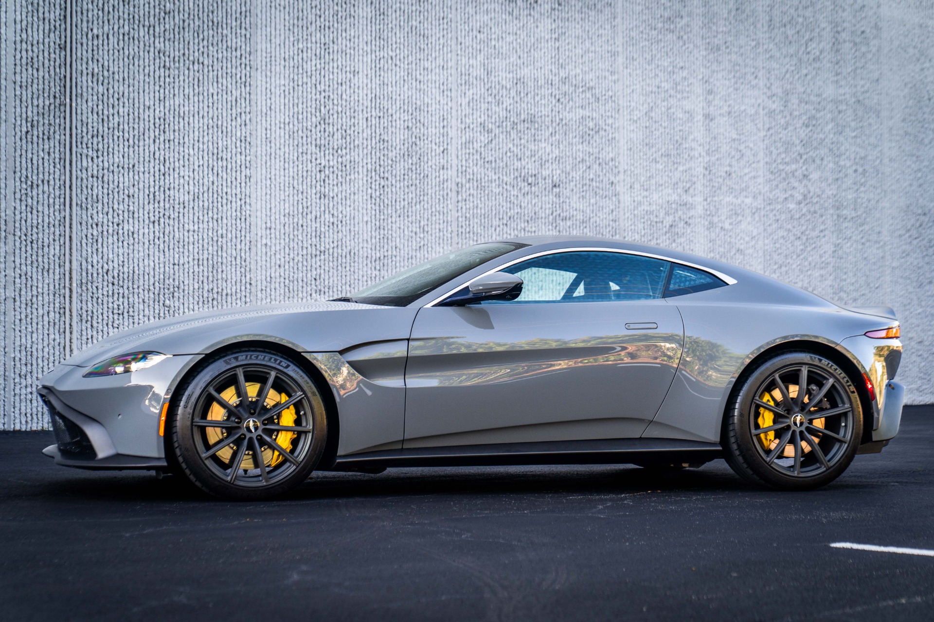 Used 2019 Aston Martin Vantage China Grey Full Alcantara Interior