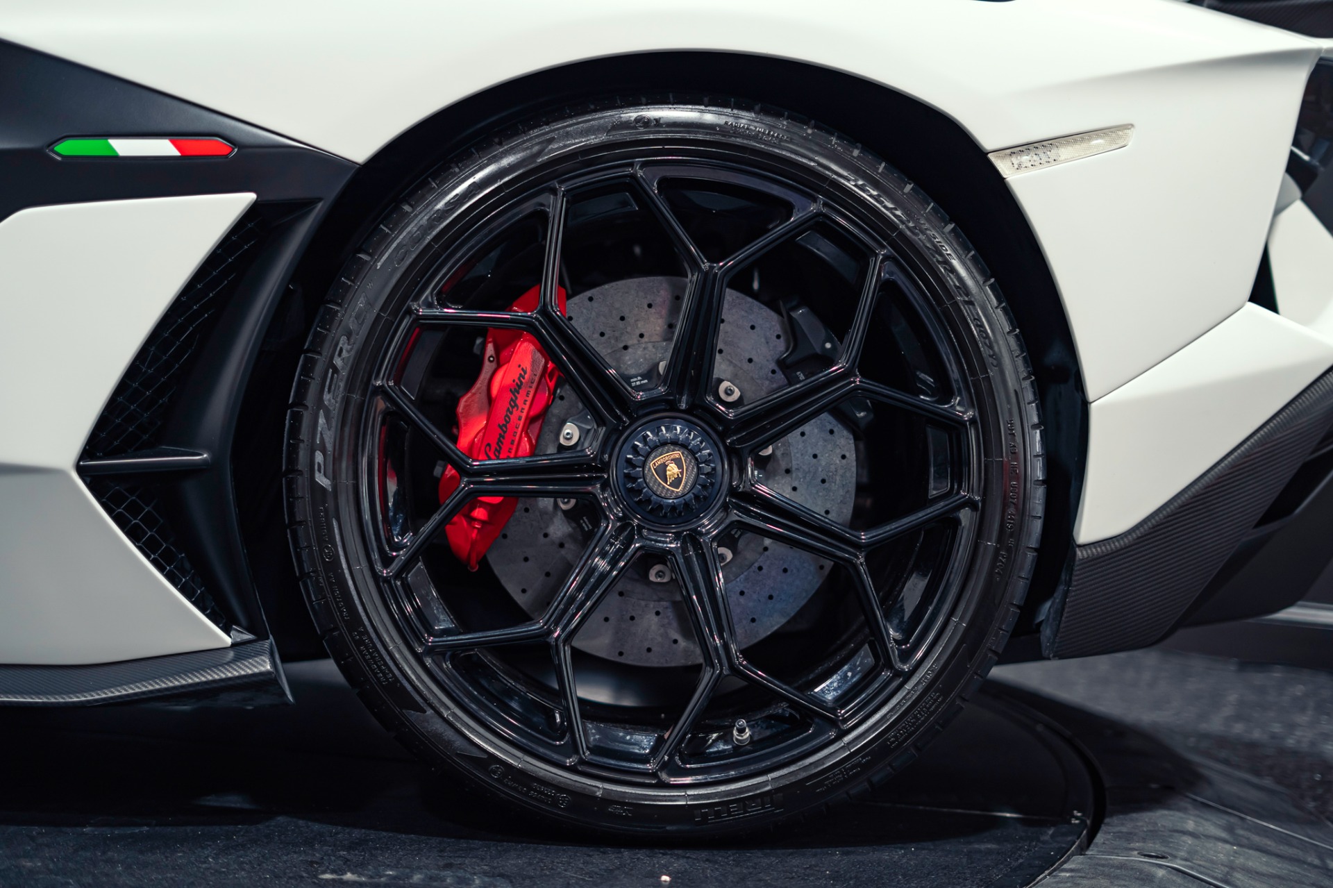 2020 Lamborghini Aventador SVJ - Photo 17