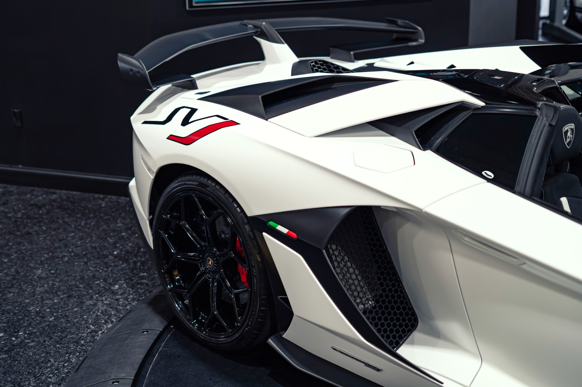 2020 Lamborghini Aventador SVJ - Photo 29