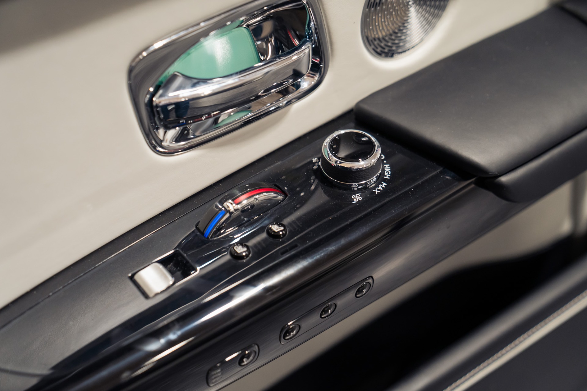 2020 Rolls-Royce Phantom Base - Photo 63