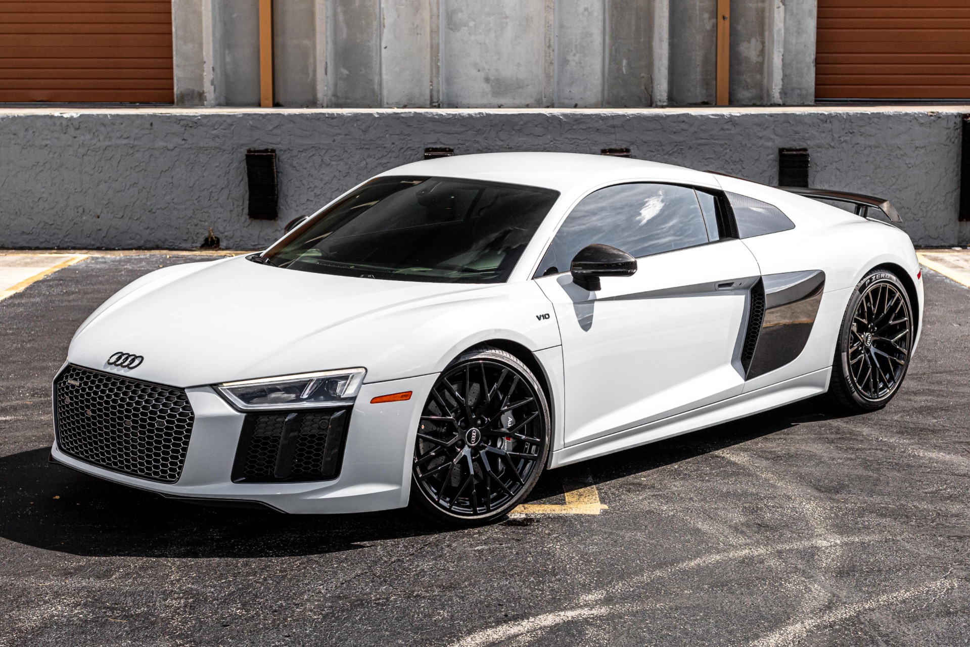 Matte White R8 White R8 V10 Plus