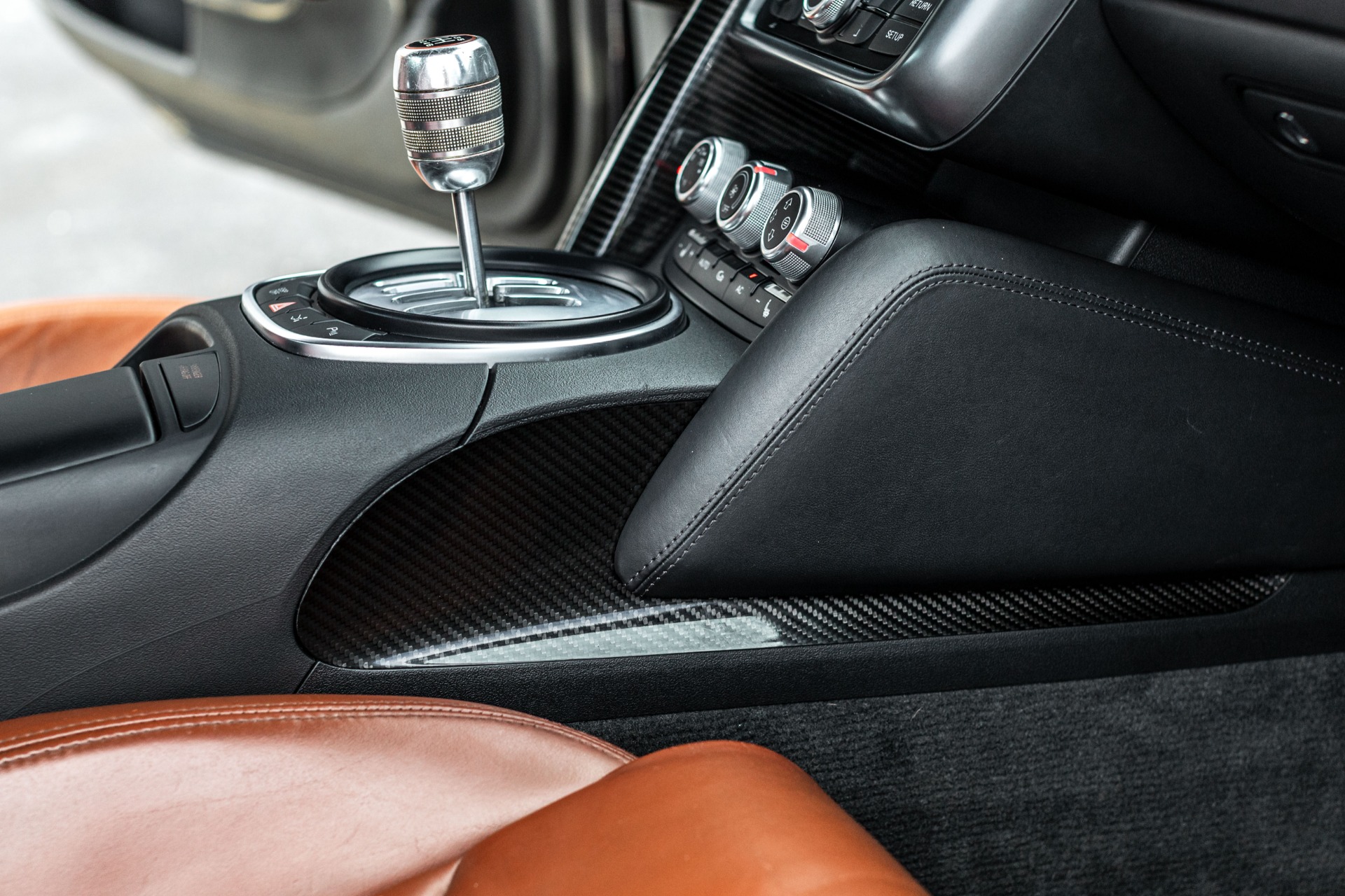 Audi R8 2009 Interior