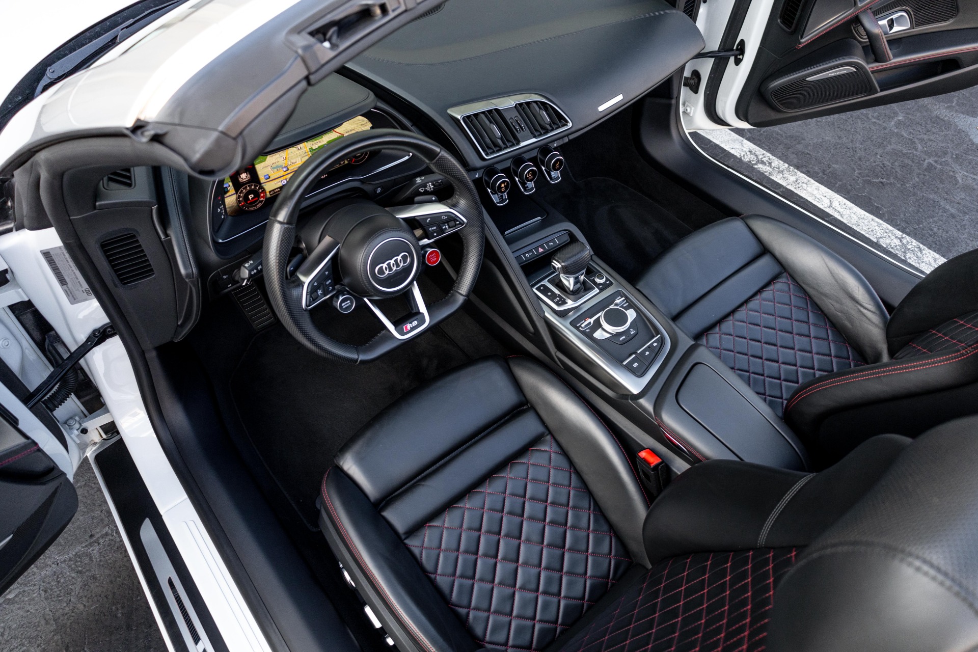 Audi R8 Spyder Interior
