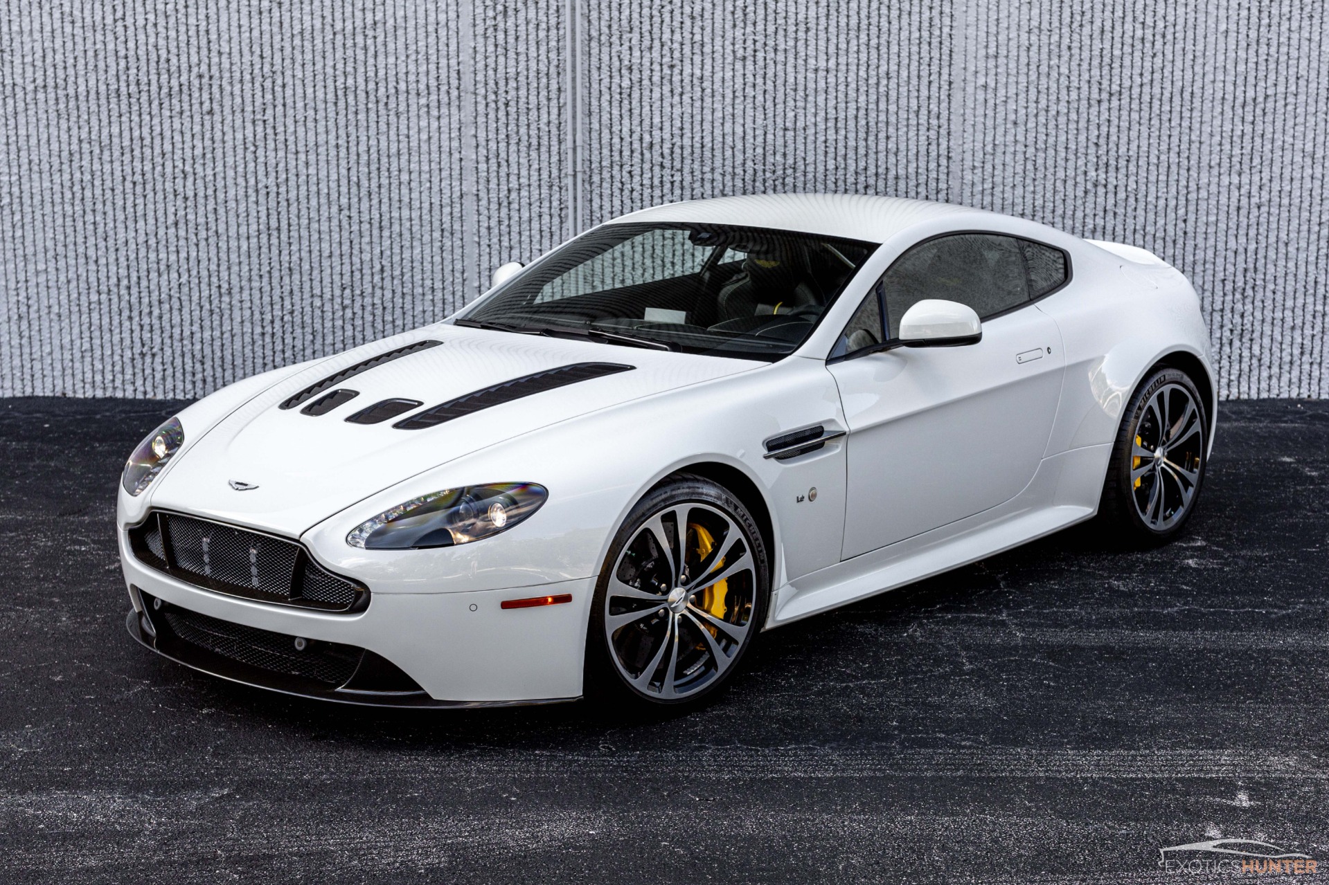 Used 2015 Aston Martin V12 Vantage S w/ Carbon Fiber, Yellow