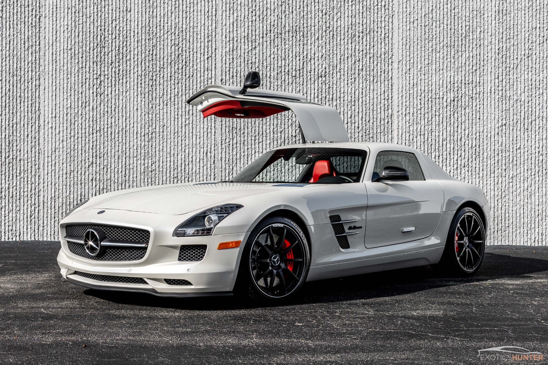 1/18ＳＬＳ　ＡＭＧ 1/18 NZG Mercedes-Benz AMG ONE (Silver with Mercedes Stars