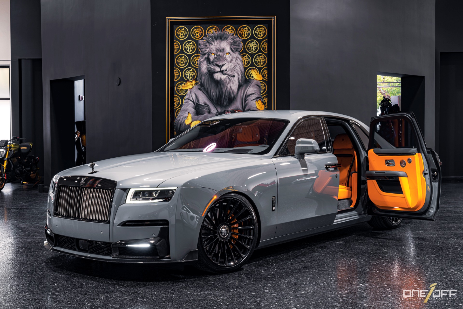 Custom Rolls Royce Ghost wrapped by West Coast Customs in Avery Dennison  Conform Chrome Silver  Voiture Réparation automobile Automobile