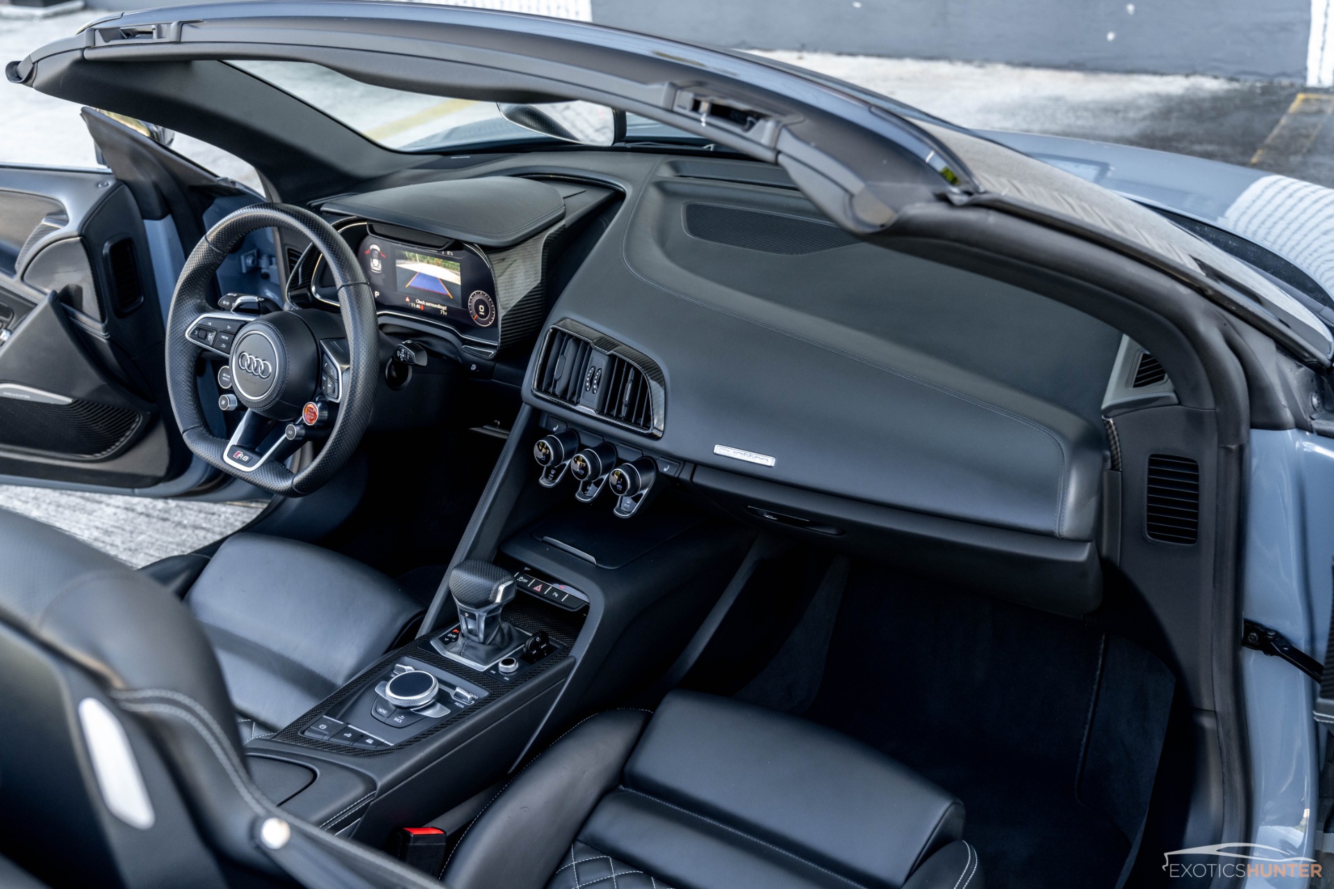 Audi R8 V10 Spyder Interior