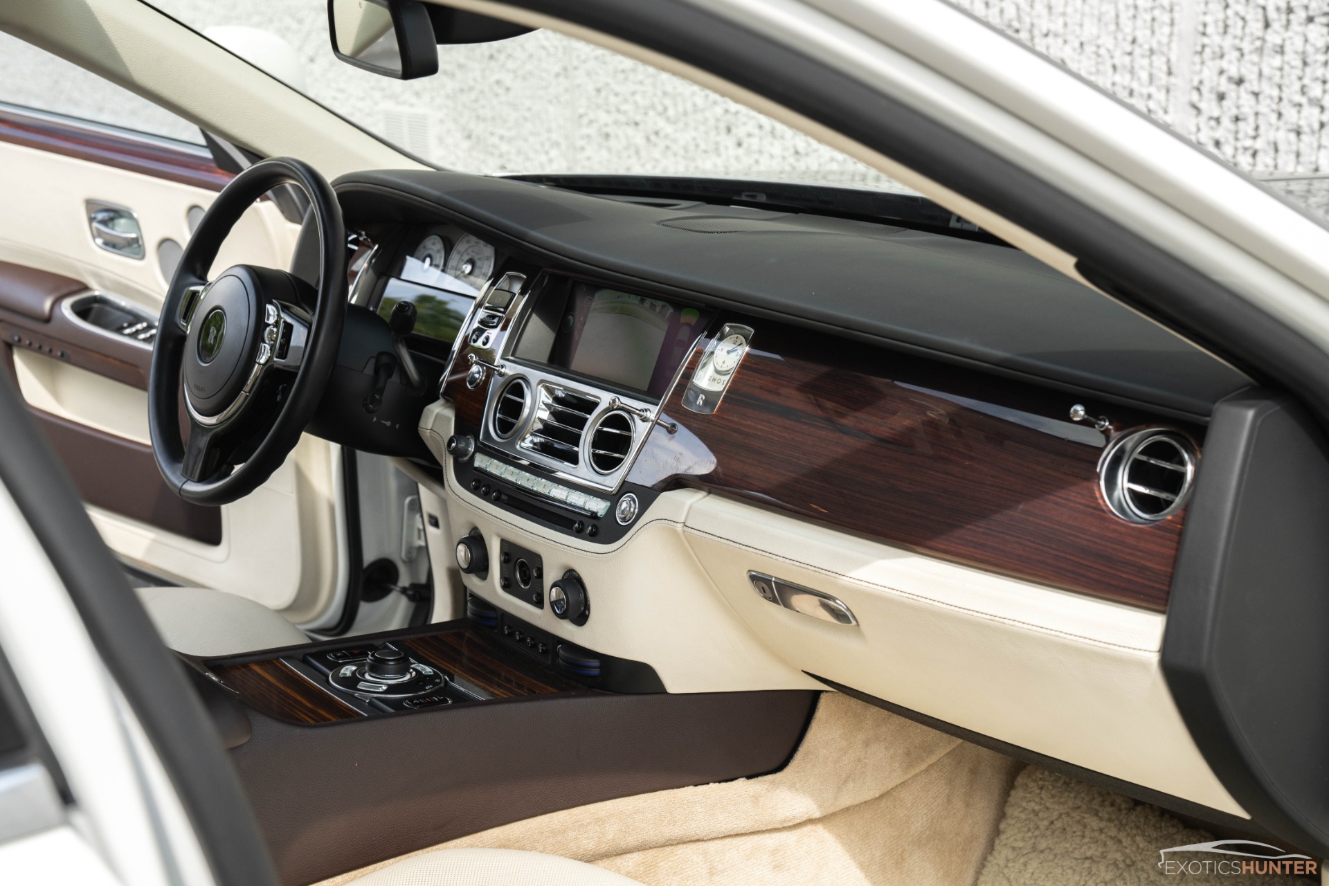 First Drive 2010 RollsRoyce Ghost is smaller in size still larger than  life  Autoblog