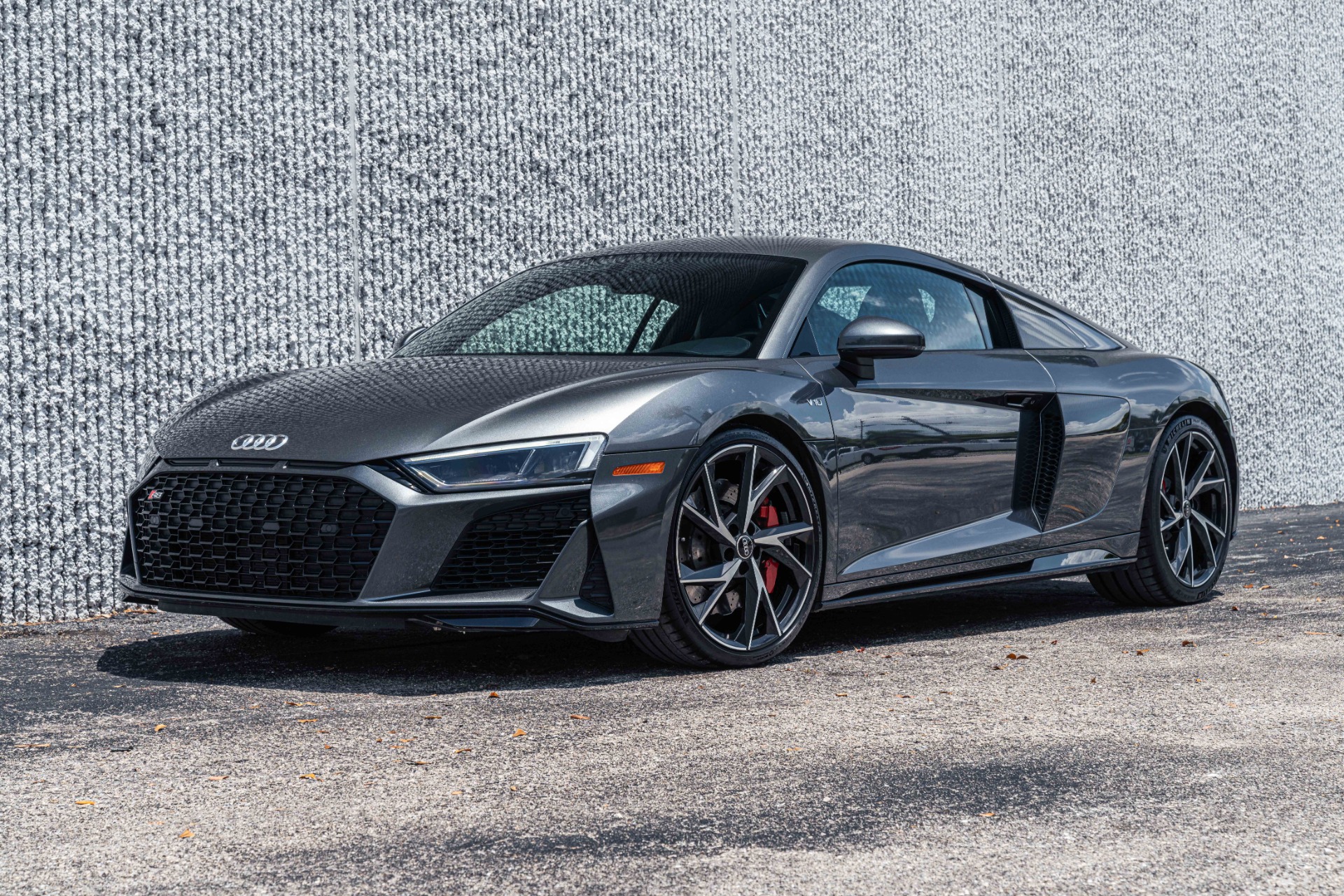 Black R8