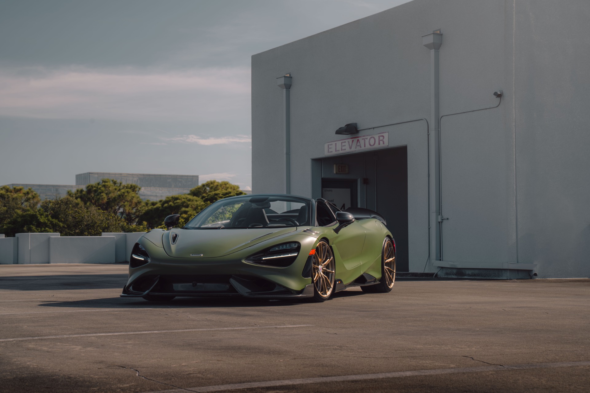 Used 2022 McLaren 765LT photo 10