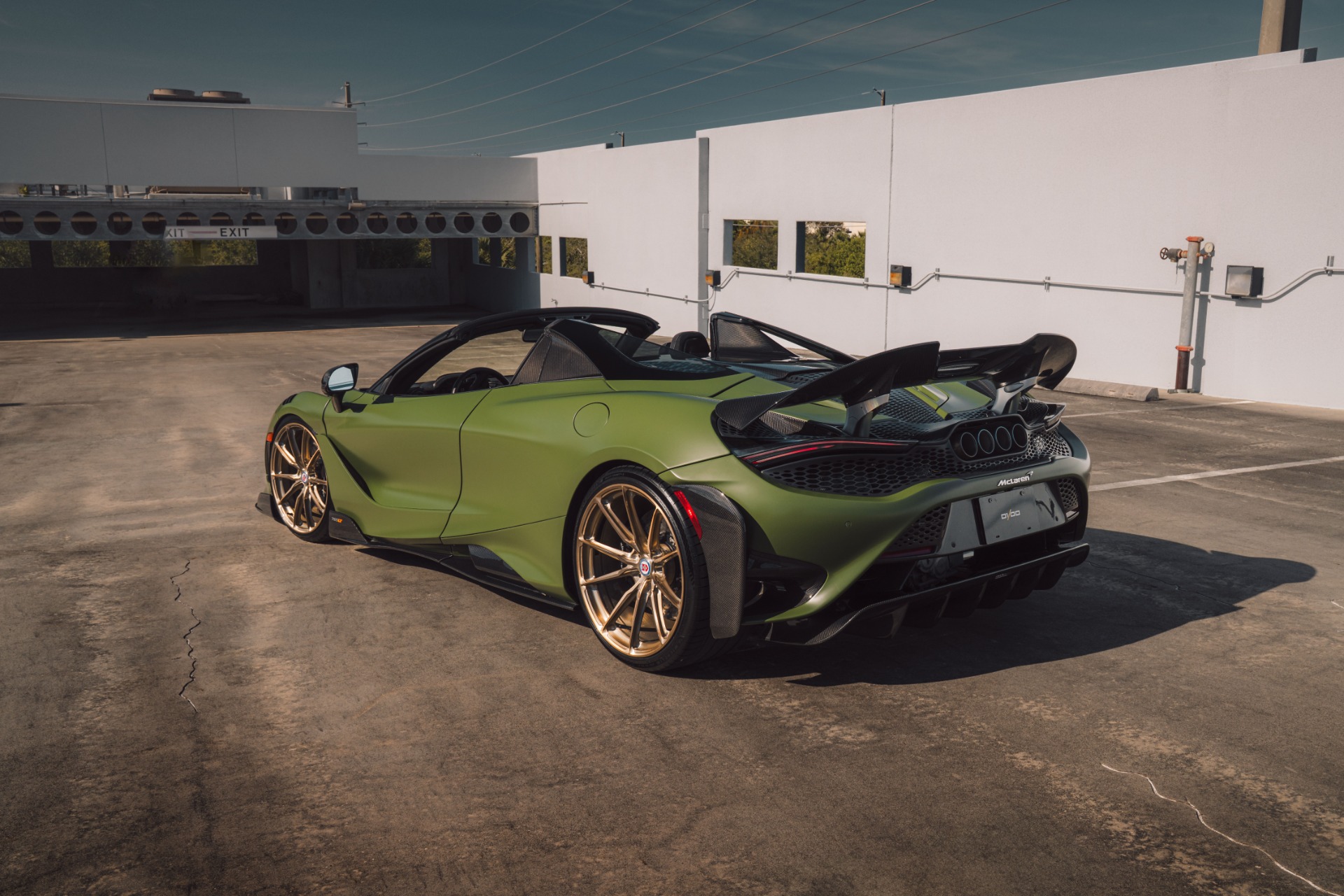 Used 2022 McLaren 765LT photo 76