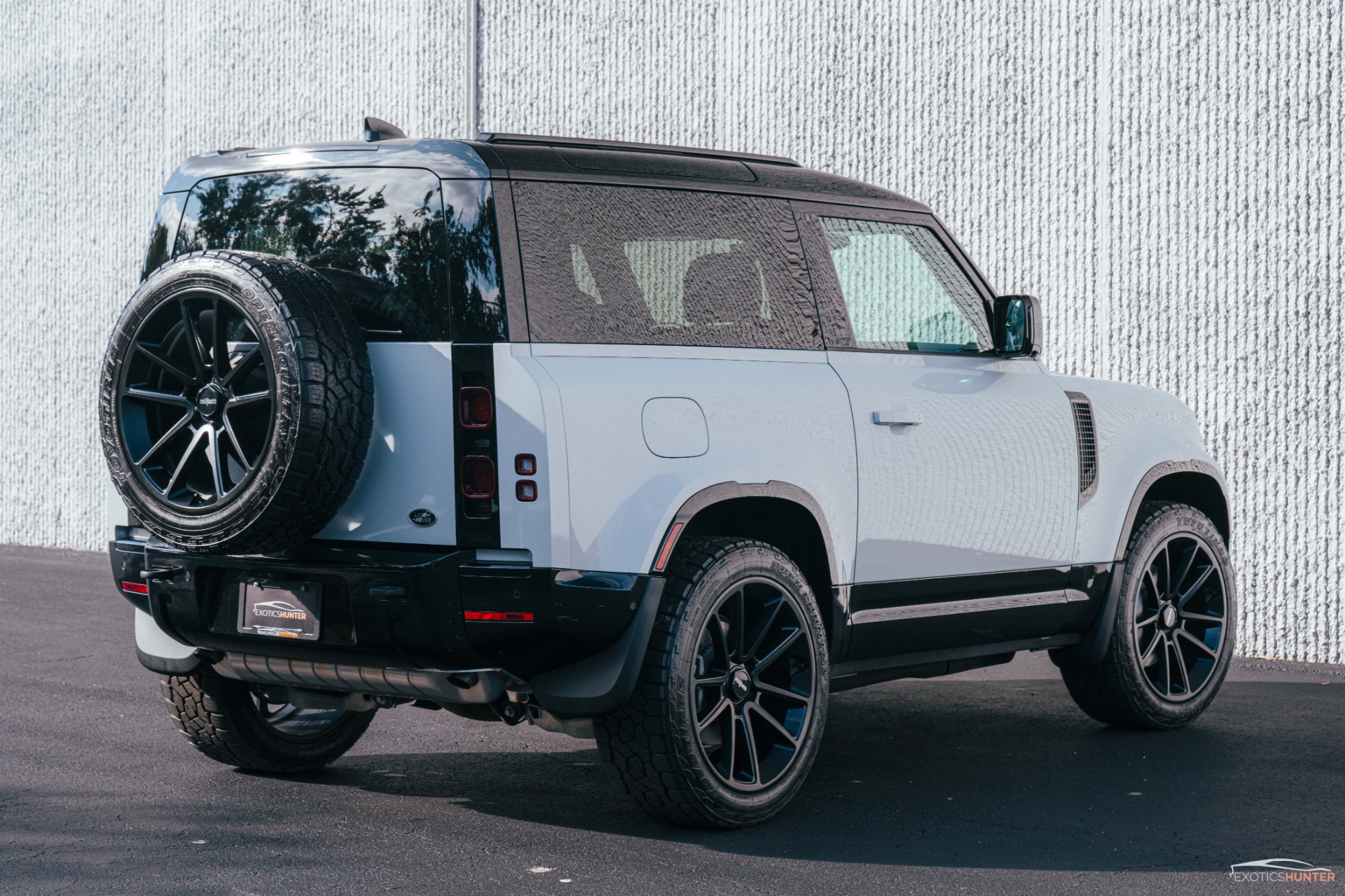 Used 2023 Land Rover Defender 90 X-Dynamic SE on Rotiform Wheels