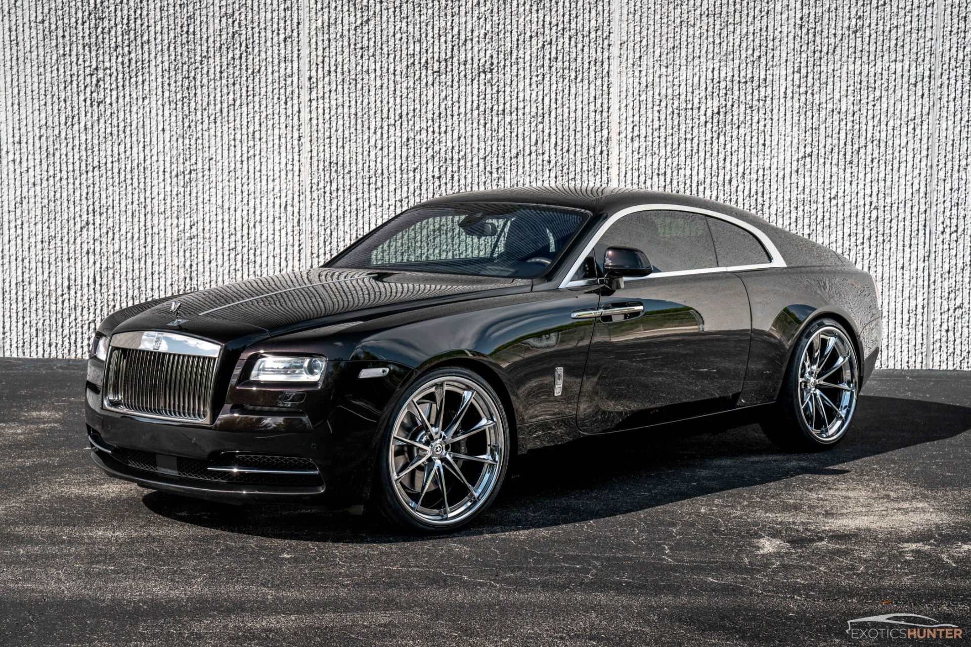 24 inch ConcavoM rims on the noble Rolls Royce Wraith